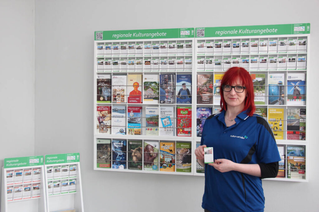 Michelle vor Kulurverteiler Display