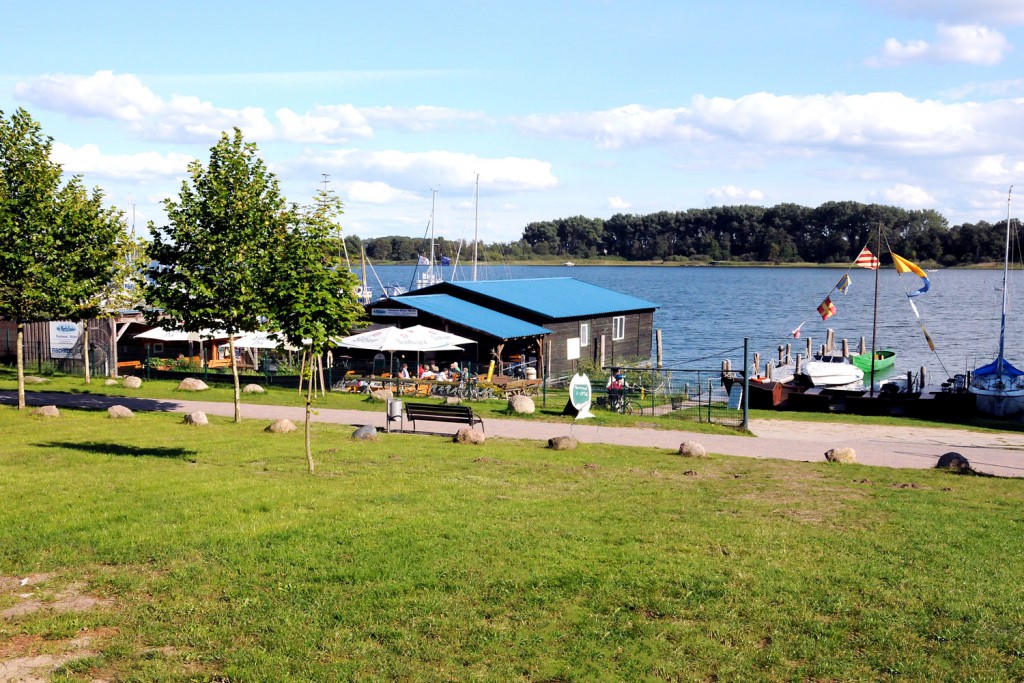 Blick auf den Fischerhof Röbel am Campingplatz