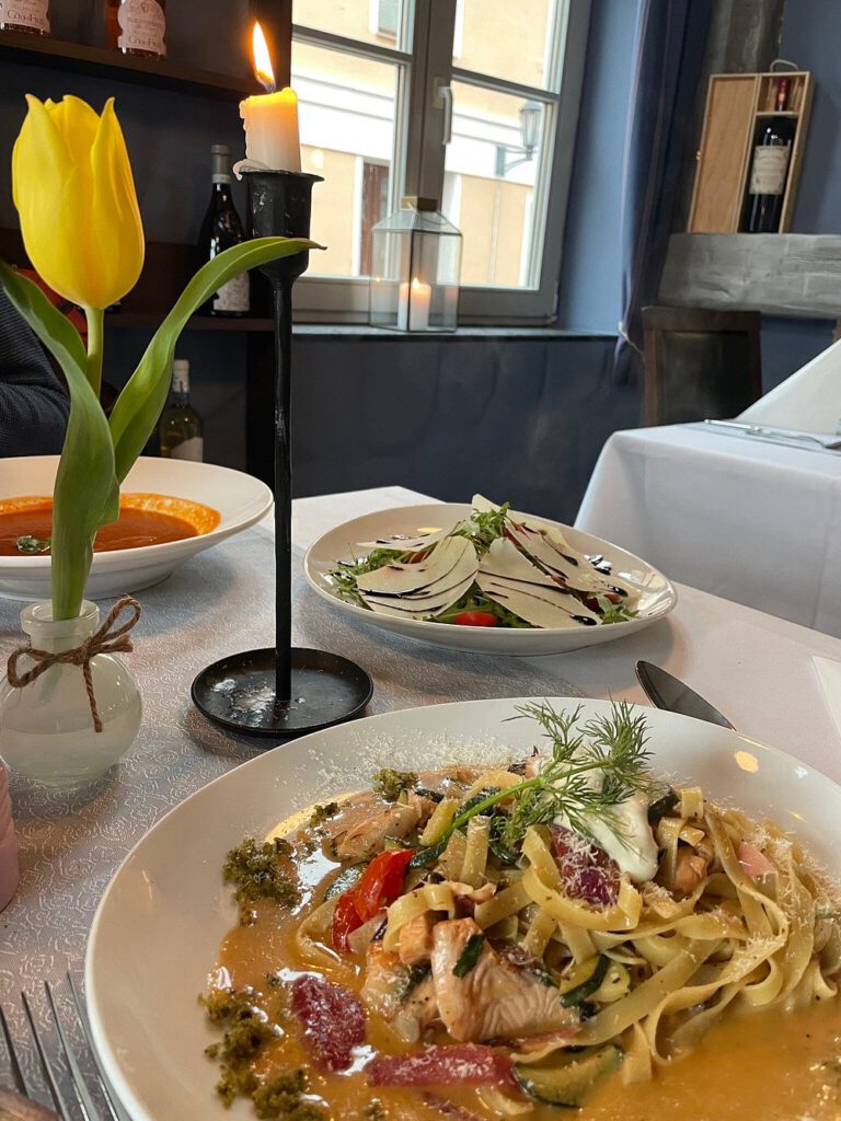 Pastagericht im Innenraum des Restaurant