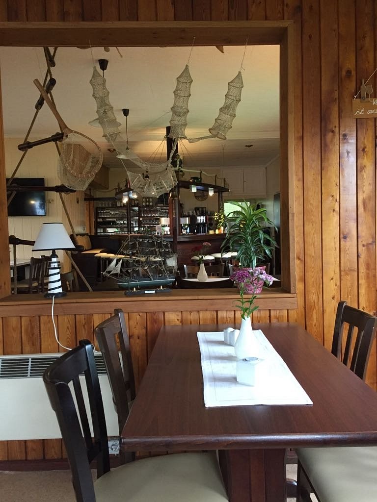 Innenansicht des Restaurants Regattahaus mit Blick in den Gastraum