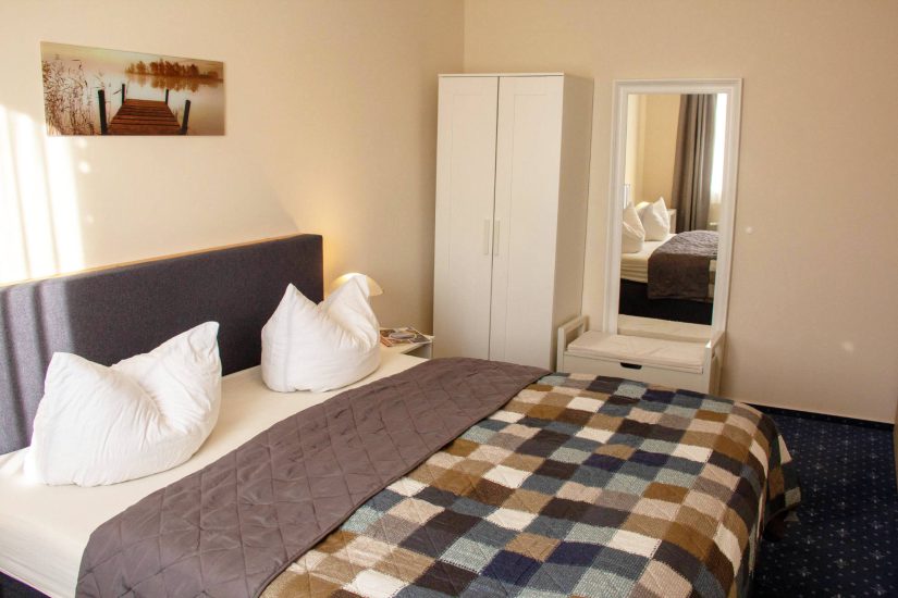 großes Schlafzimmer der Ferienwohnung Apfelbaum